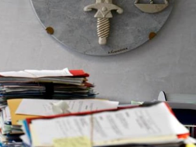 Affaire criminelle dite « FLNC-Canal Gamin » Mai-juin 2012. Cour d’assises de PARIS spécialement composée. Défense d’un accusé. Attentats en Corse. Détention d’armes (kalachnikov) et association de malfaiteurs terroriste en vue de commettre des attentats.